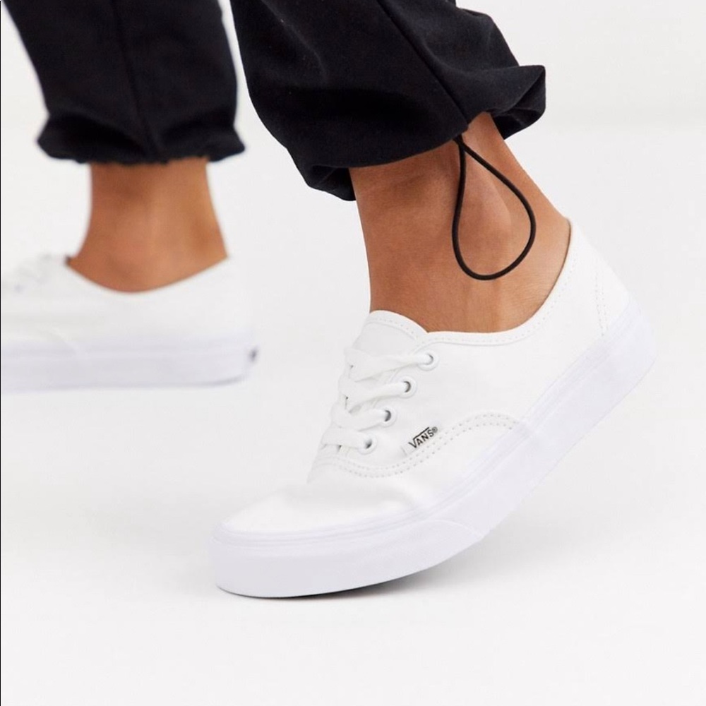 Super cute white leather Vans Classic Tumble size 8.5